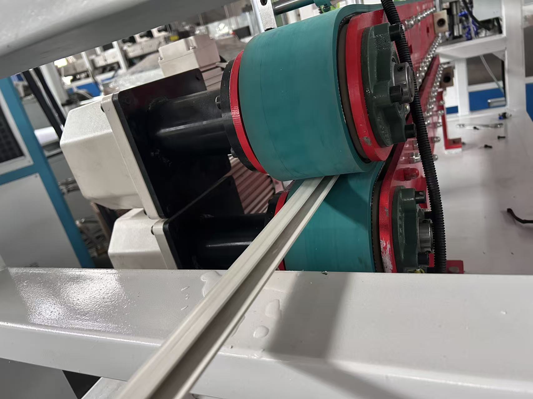 PVC TPE Seal Strip Profile Production Line (2) PVC TPE Seal Strip Profile Production Line (2)