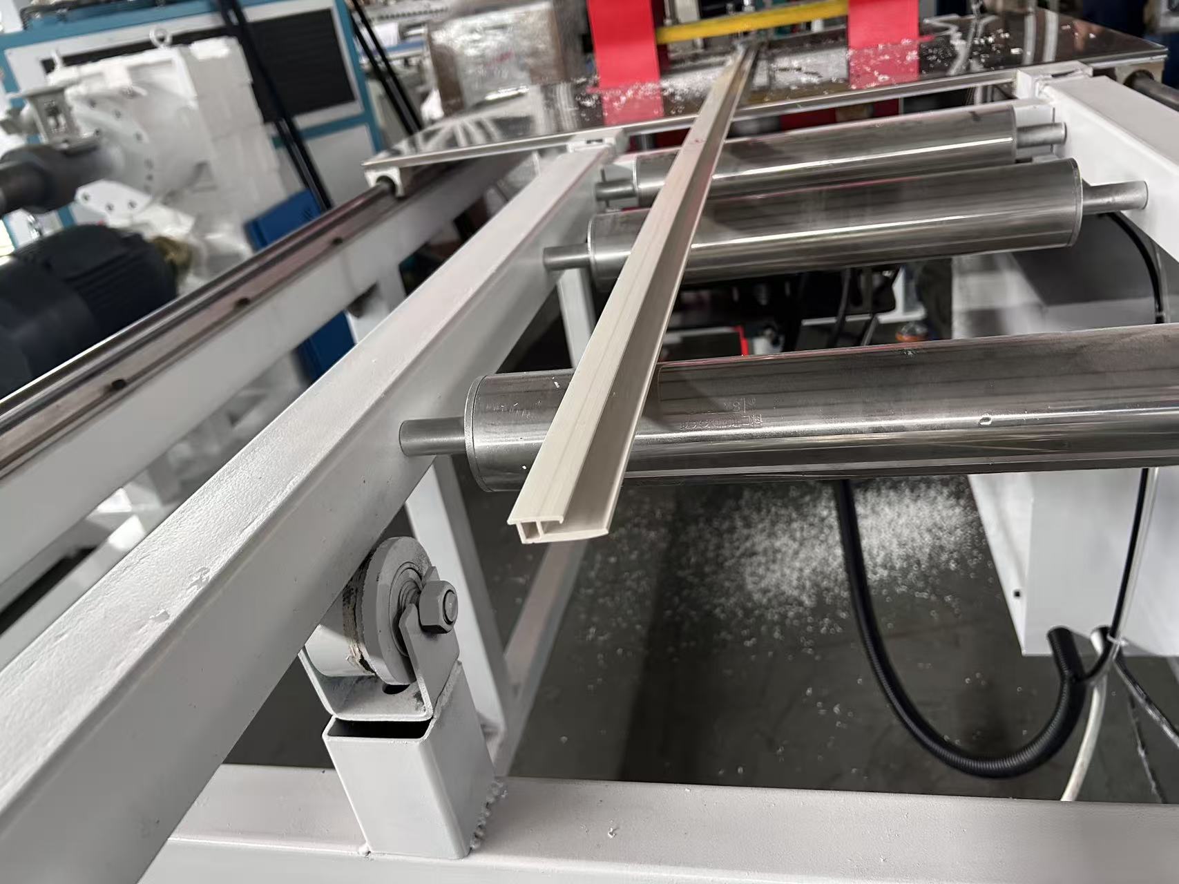 PVC TPE Seal Strip Profile Production Line (3) PVC TPE Seal Strip Profile Production Line (3)
