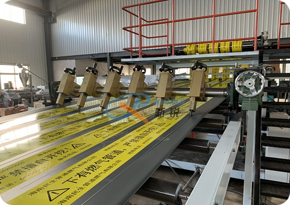 Plastic cable protection tile making machine